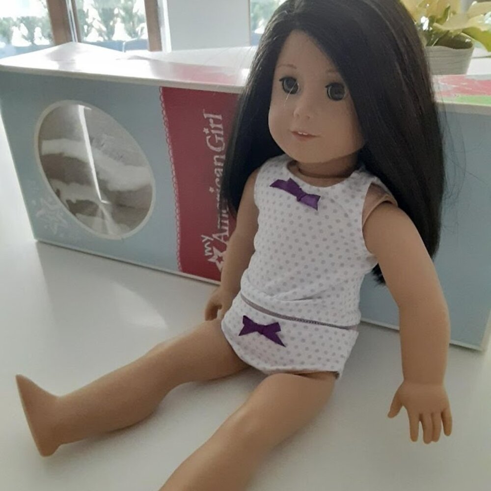 AMERICAN GIRL DOLL  - brown/ black hair, brown eyes - like new